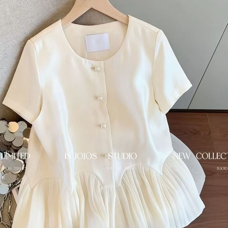 ฤดูร้อนใหม่สไตล์ Ruffled Stitching Pearlescent ซาตินเสื้อแขนสั้นผู้หญิงอารมณ์เสื้อแขนสั้น