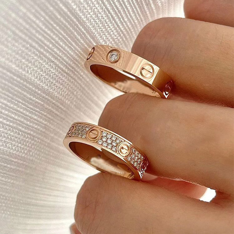 [สต๊อกพร้อมพร้อมกล่อง] แหวนคู่หญิง 18K Rose Gold Gypsophila แหวนกว้างแคบธรรมดาแหวน