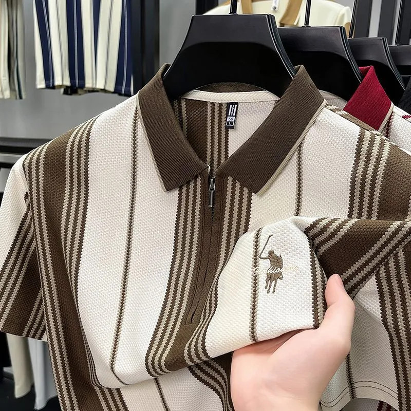 เสื้อโปโลผู้ชายแขนสั้นแบบปกปัก สไตล์ลำลองแฟชั่น