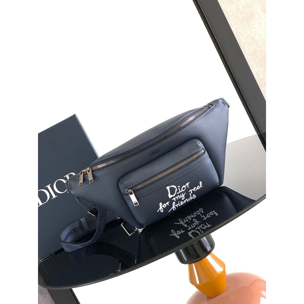 Rider 2.0 กระเป๋าคาดเอวกระเป๋าสะพายข้างจาก DIOR และ HYLTON NEL Limited Series.Using Navy Blue Graine