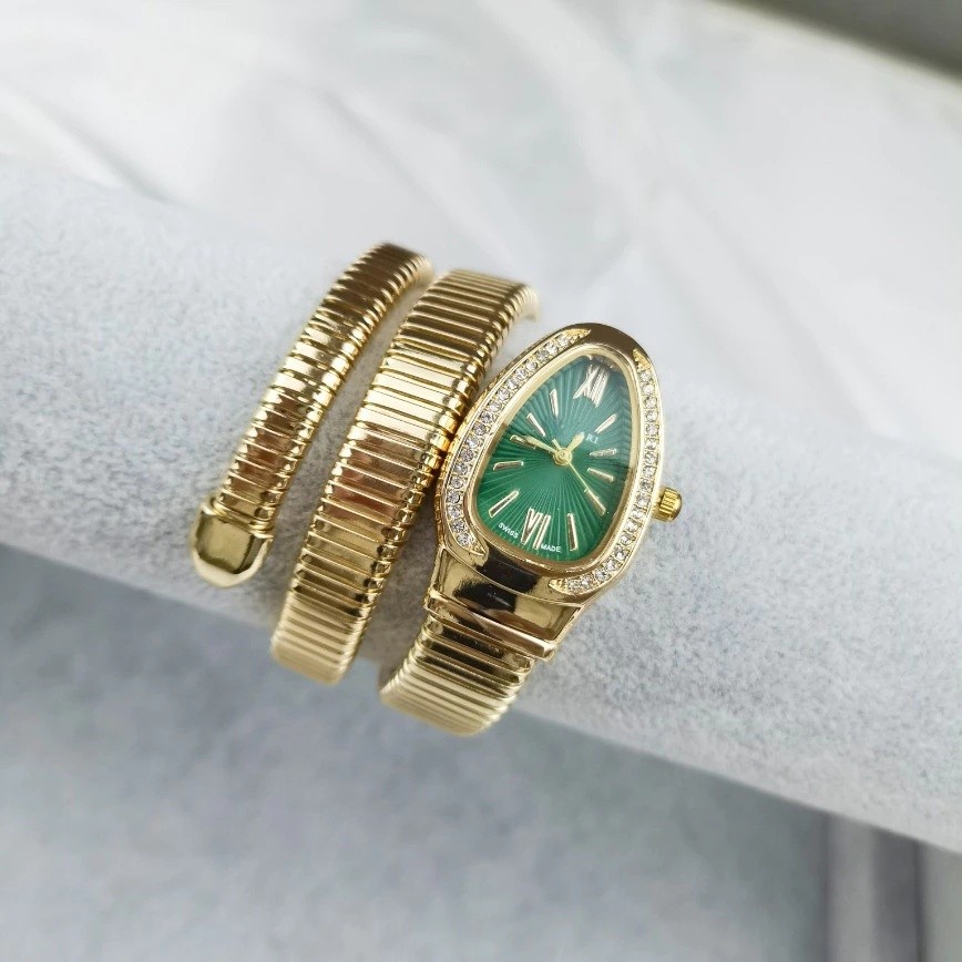2026 แฟชั่นผู้หญิงนาฬิกางูรูป Retro Creative Diamond Stud หรูหราสบายๆนาฬิกาข้อมือควอตซ์