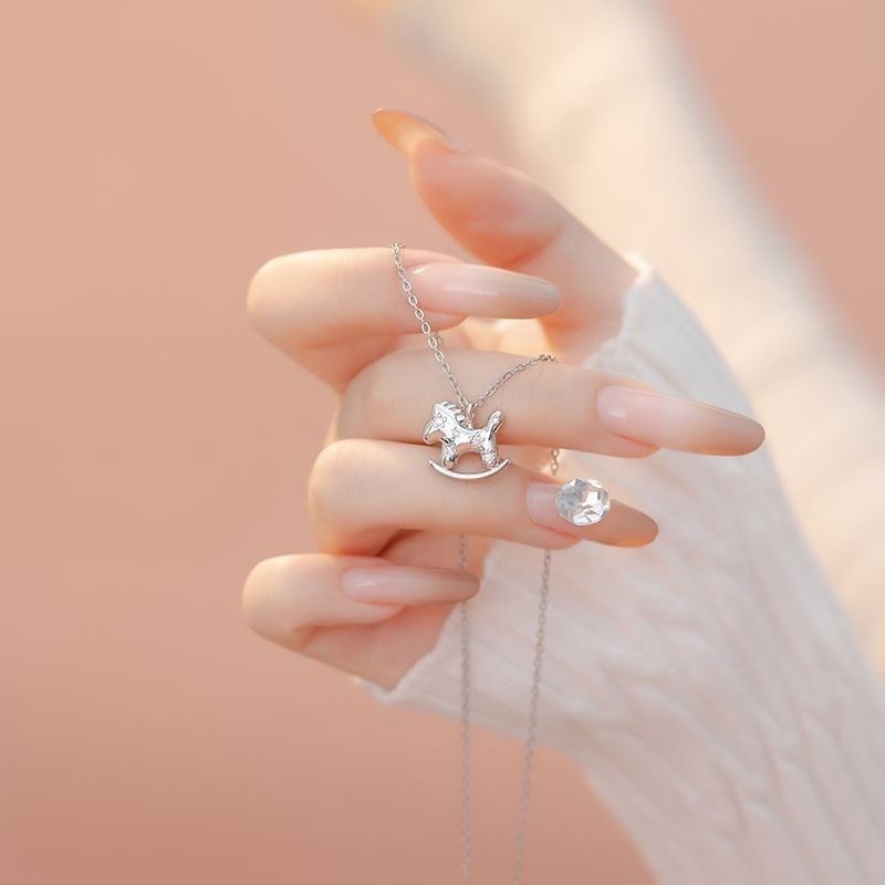สร้อยคอเหล็กไทเทเนียม Zodiac Horse Series Lucky Star Trojan สร้อยคอ Star Clavicle Chain#钛钢项链 ชุดม้าร