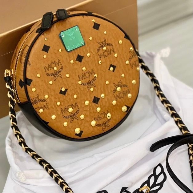 MCM กระเป๋าถือขนาดใหญ่-ความจุแบรนด์ใหญ่กระเป๋า Street Wear กระเป๋าสุภาพสตรี MCM กระเป๋าสะพาย MCM กระ