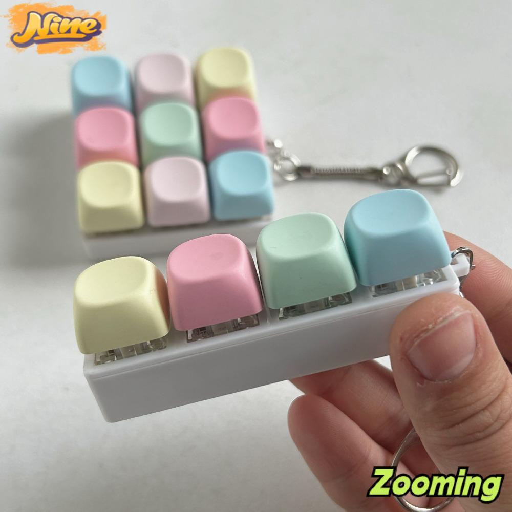 ZOOMING คีย์บอร์ดนิ้ว, 4/9 คีย์ Keycap Fidget พวงกุญแจ, ปุ่มคีย์ผ่อนคลาย Pass The Time Gadget ของเล่นบีบอัดผู้ใหญ่
