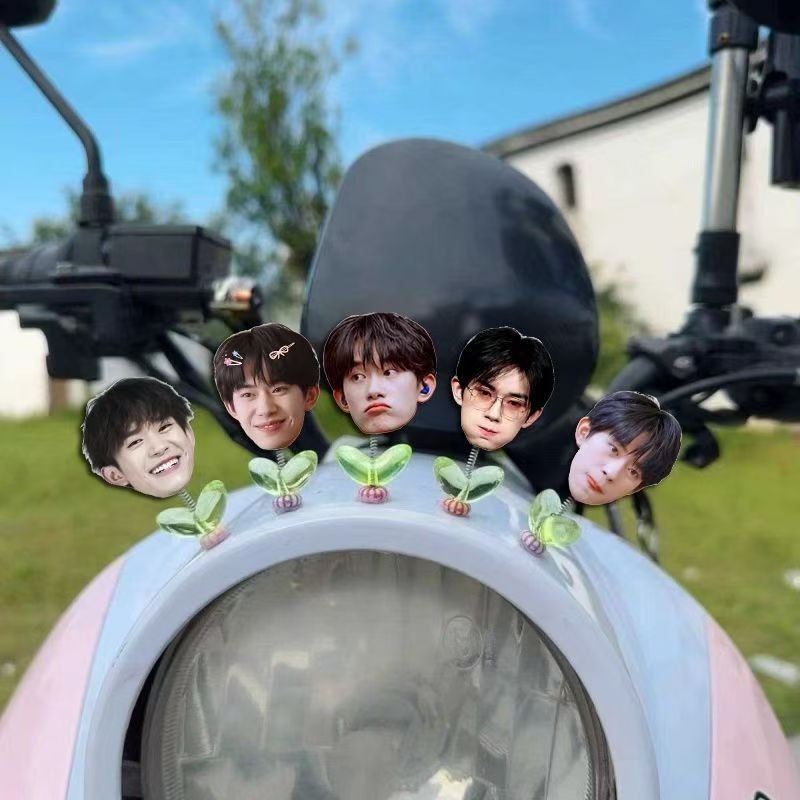 Yi Yang Qianxi สินค้าคุณภาพสูงแกว่งยานพาหนะไฟฟ้า#易烊千玺周边高颜值摇摇乐摆电动车
