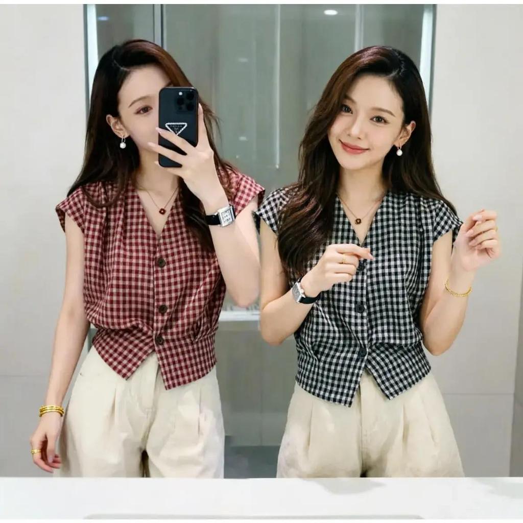 เสื้อเชิ้ตลายตารางเป็นที่นิยมอย่างมาก สวมใส่สบายในชีวิตประจำวัน ดีไซน์เรียบง่ายและคลาสสิกช่วยสร้างลุคที่สง่างามและดูดีมี