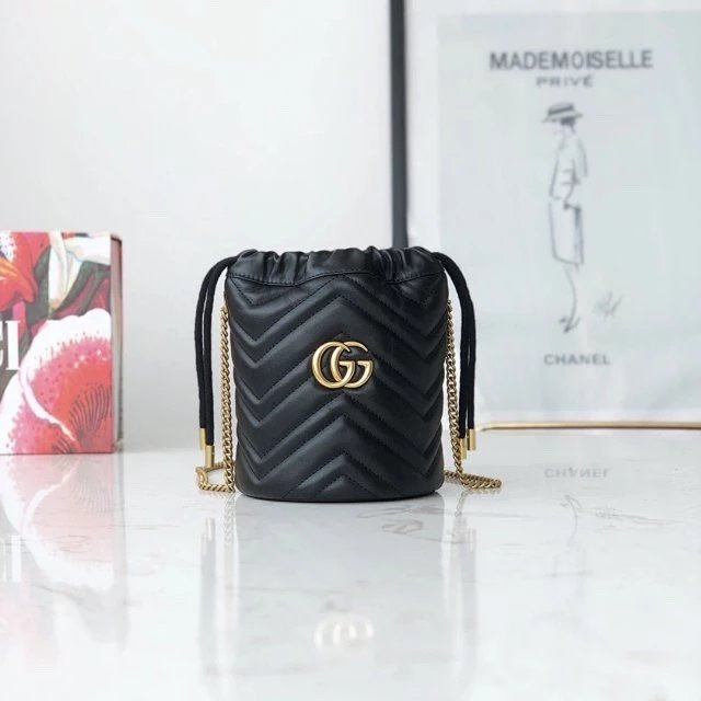 CUCCI Original Leather Love Bucket Bag mini Bag Shoulder Messenger กระเป๋าถือของแท้หนังกระเป๋าสุภาพส