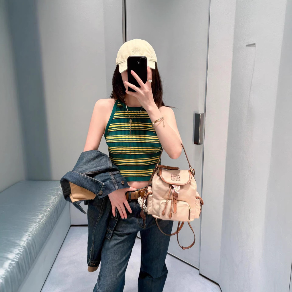 4BJ6 Mi**iu 26New striped color-block camisole in retro hot girl style, slim-fit and figure-flatteri