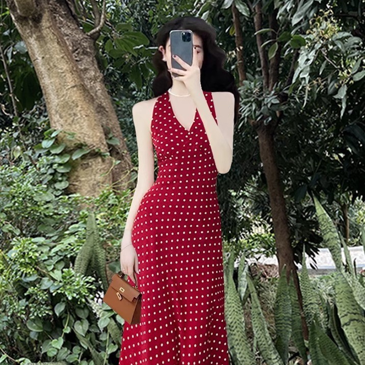ลายจุดสีแดงเชือกแขวนคอคอชุดสลิงหญิงชาโดบามีนซินเจียงเดินทางริมทะเลที่สวยงามวันหยุดชายหาดชุดยาว SVF1