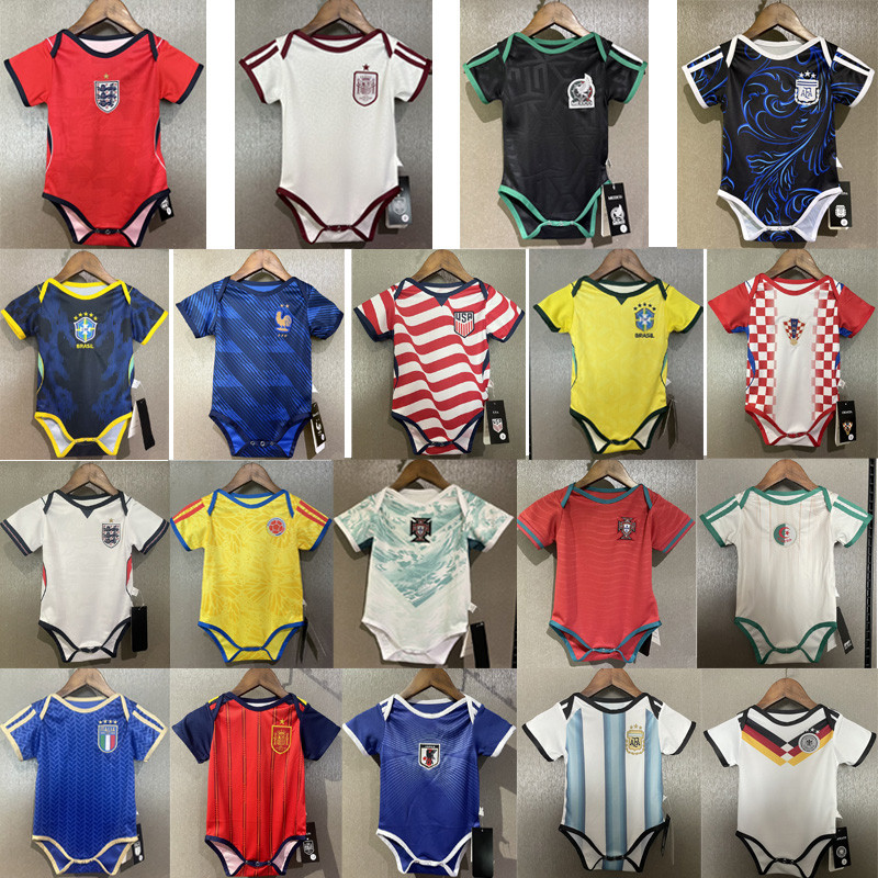 2026 ทีมชาติเสื้อฟุตบอลออกแบบ ชุดรอมเปอร์ เด็กทารกเสื้อฟุตบอลบอดี้สูท ชุดจั๊มสูท ชิ้นเดียวเด็กวัยหัดเดินเด็กกีฬาชุดคลาน