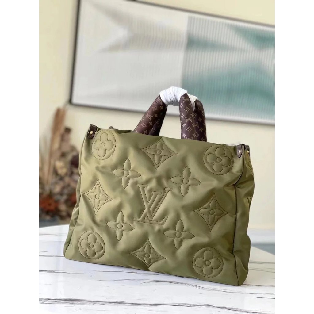 Louis Vuitton, LV Autumn Winter Econyl Recycled Nylon ONTHEG Large Shopping Bag Tote Bag Lifting Rec