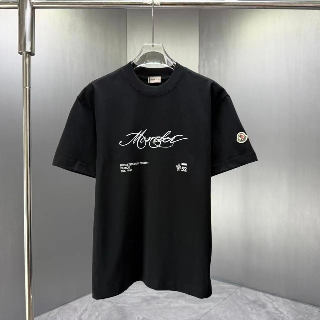 เสื้อยืดสีดําโลโก้ Moncler Signature