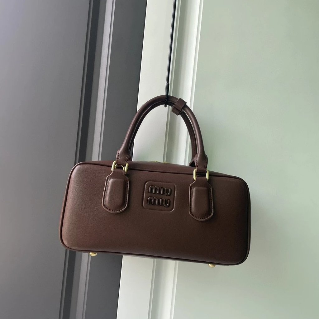 Daigou เกรด MiuMiu/MiuMiu ใหม่ Arcadie Series Lambskin Bowling Bag Boston กระเป๋าถือไหล่เดียว