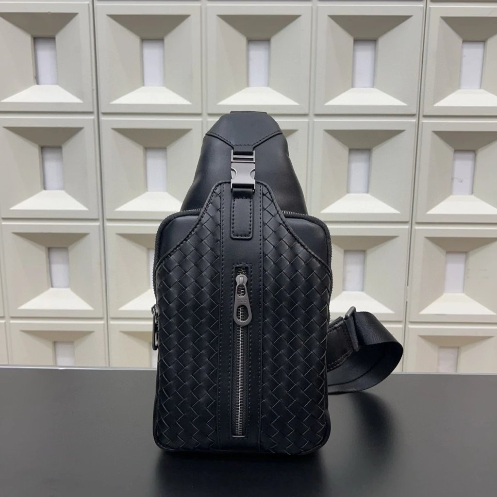 Bv Hand-Woven Mens Chest Bag กระเป๋าสะพาย Messenger Bag Classic All-Match Physical Shooting Original