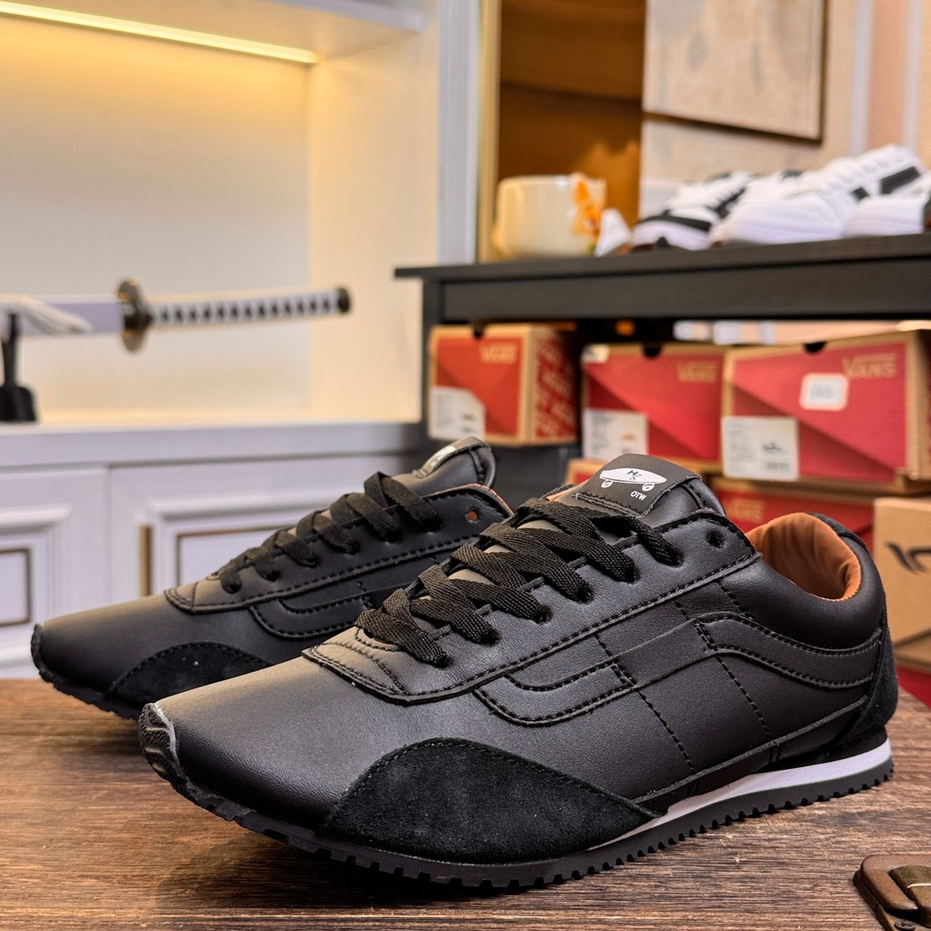 Vans OTW Super Lowpro Trainer Black Low Top รองเท้าลําลอง