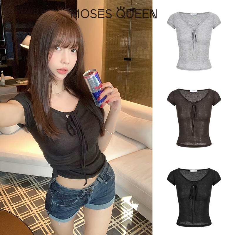 < MOSESQUEEN > เสื้อลายมอสส์ ราชินี แขนสั้น ลายลูกไม้ ทรงคอวี สไตล์พื้นฐาน สำหรับผู้หญิง แต่งกายสบายในอากาศร้อน #63392