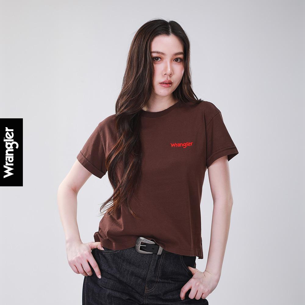 WRANGLER เสื้อยืดแขนสั้นผู้หญิง คอลเลคชั่น Wrangler Legends รุ่น WR S126WTSSN02 สีน้ำตาล