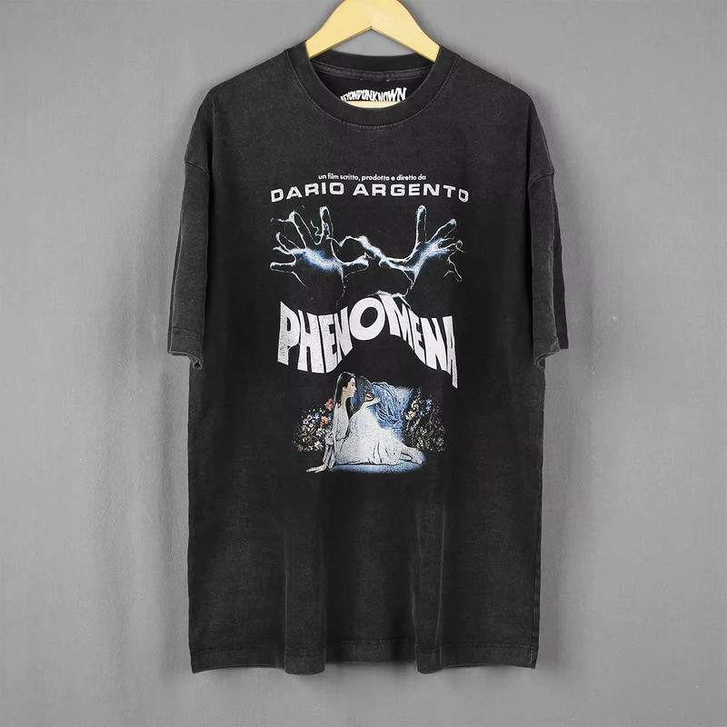 เสื้อยืด Phenomena ภาพยนตร์สยองขวัญยุค 80 โดย Dario Argento ภาพยนตร์ Suspiria พร้อม Jennifer Connell