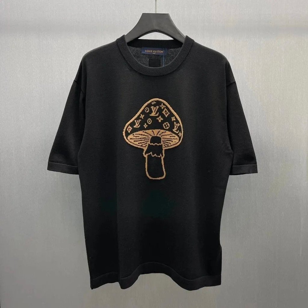 ประเภทเห็ดเสื้อเดียวกันสบายๆผู้ชายผู้หญิงนุ่มผลิตภัณฑ์ใหม่สีดําแฟชั่น os ฤดูใบไม้ผลิฤดูร้อนสบาย ssv 