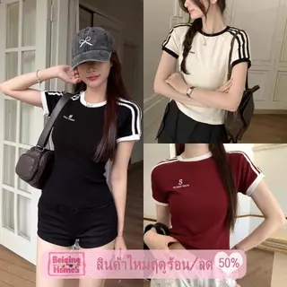 เสื้อยืดเเขนสั้น เสื้อคอกลมผู้หญิง เเมทช์ง่าย สไตล์มินิมอล ทรงเข้ารูป สไตล์อเมริกันวินเทจสุดเท่! เสื้อสีดำลาย 3 ขีดสีขาว