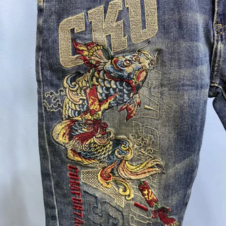 Koi กางเกงยีนส์ปักกางเกงขาสั้นผู้ชาย Ripped Middle-Aged Men Street Wear Stretch Slim-fit ปัก