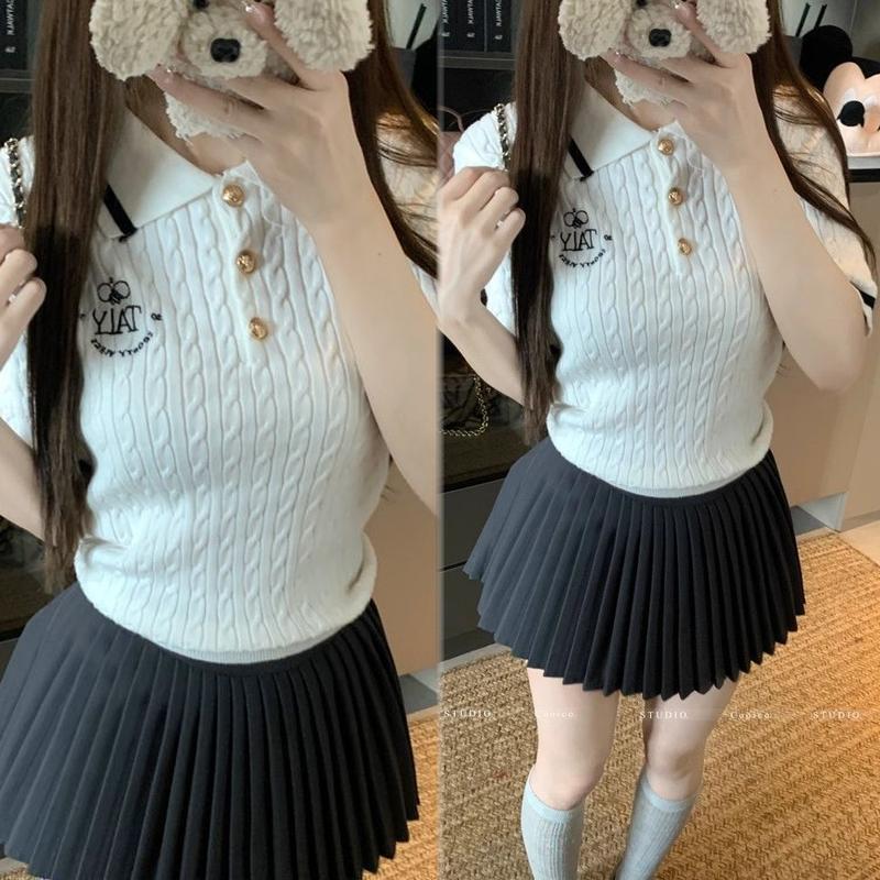 ลายทาง ดีเทลสวยเพิ่มมิติ เสื้อยืดคอกลม สีพื้น ผู้หญิง นุ่มสบาย รับลม แต่งกับอะไรก็ได้ คอปก ไหมพรมแขนสั้น เรียบหรู