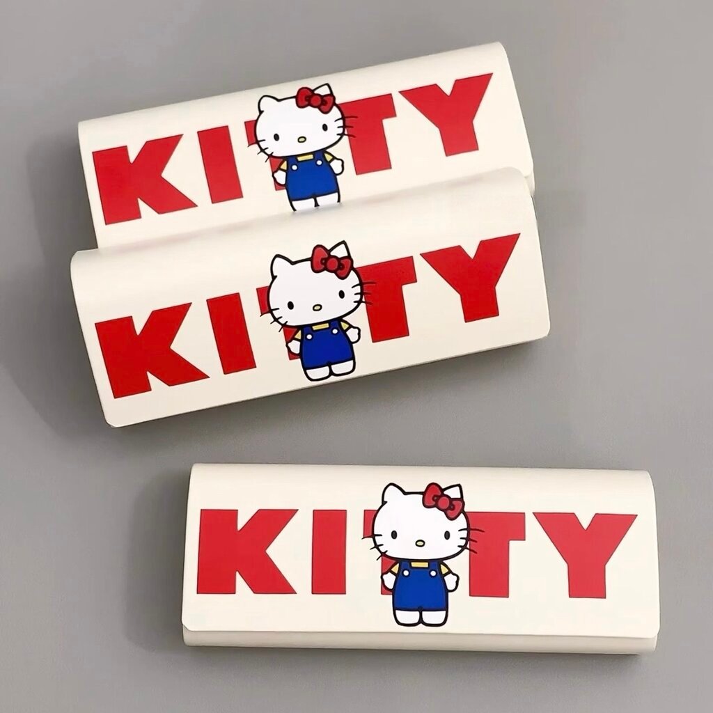 Hello Kitty unbrand / กล่องแว่นตา (ฝาปิดแม่เหล็ก)