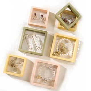 (50PCS) กล่องจัดเก็บเครื่องประดับกรอบลอยตัว 3D ฟิล์ม PE ต้านอนุมูลอิสระ พร้อมระบบแขวน เก็บได้ 50 ชิ้น+กันการเกาะกัน
