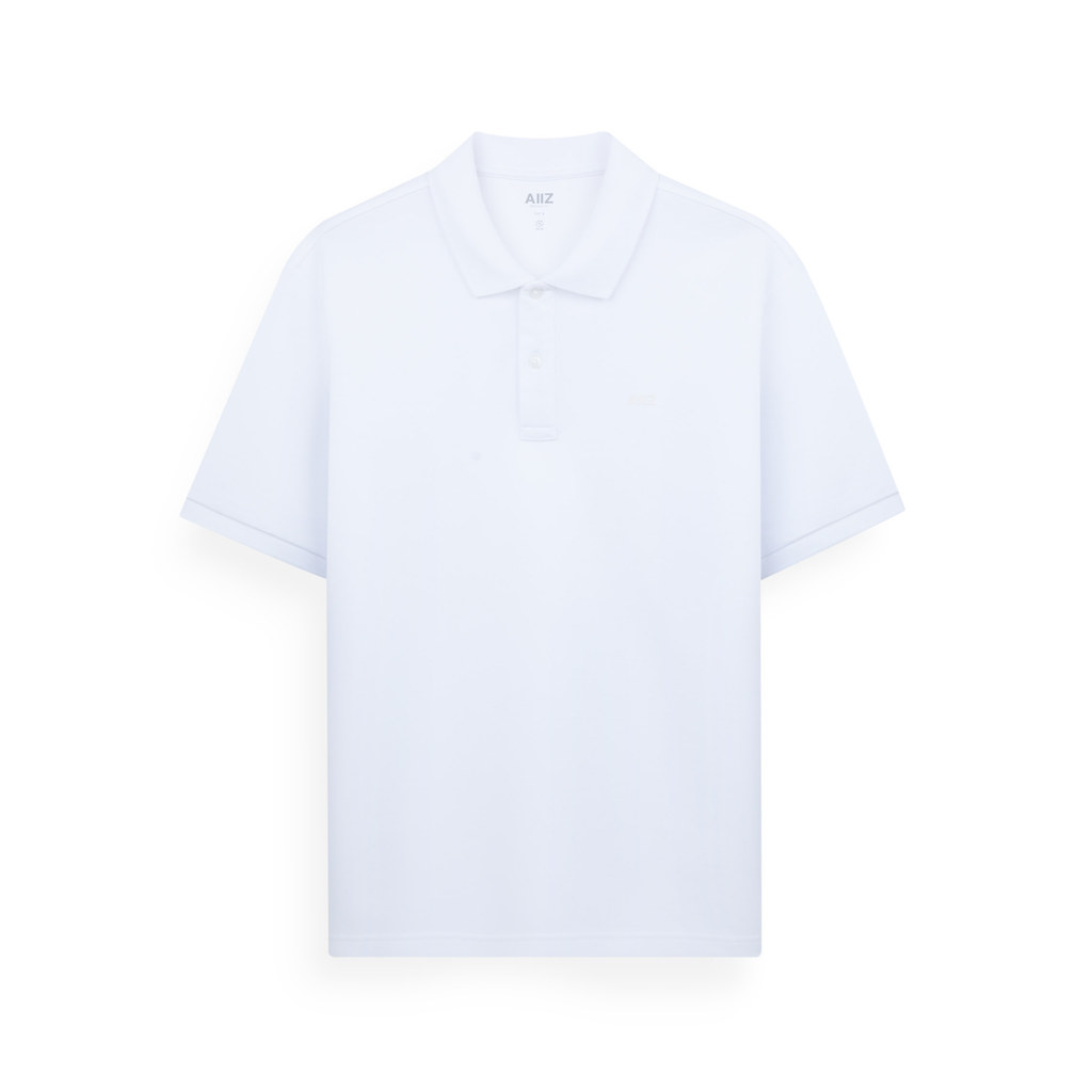 AIIZ (เอ ทู แซด) - AIIZ เสื้อโปโลผู้ชายสีพื้นพิมพ์โลโก้ AIIZ Men’s AIIZ Logo Polo Shirt