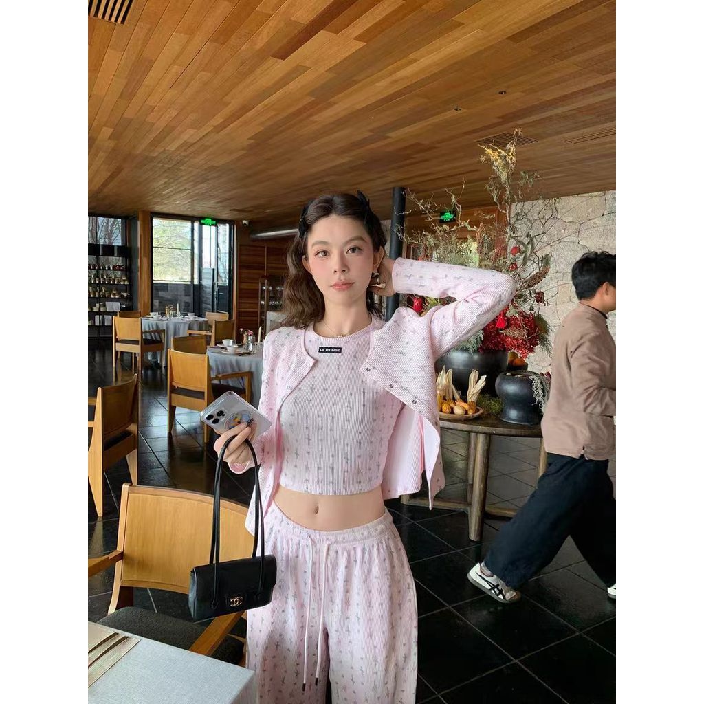 สูทพิมพ์คาร์ดิแกนสีชมพูวาฟเฟิล เซ็ตกางเกงลำลองสไตล์เกาหลี