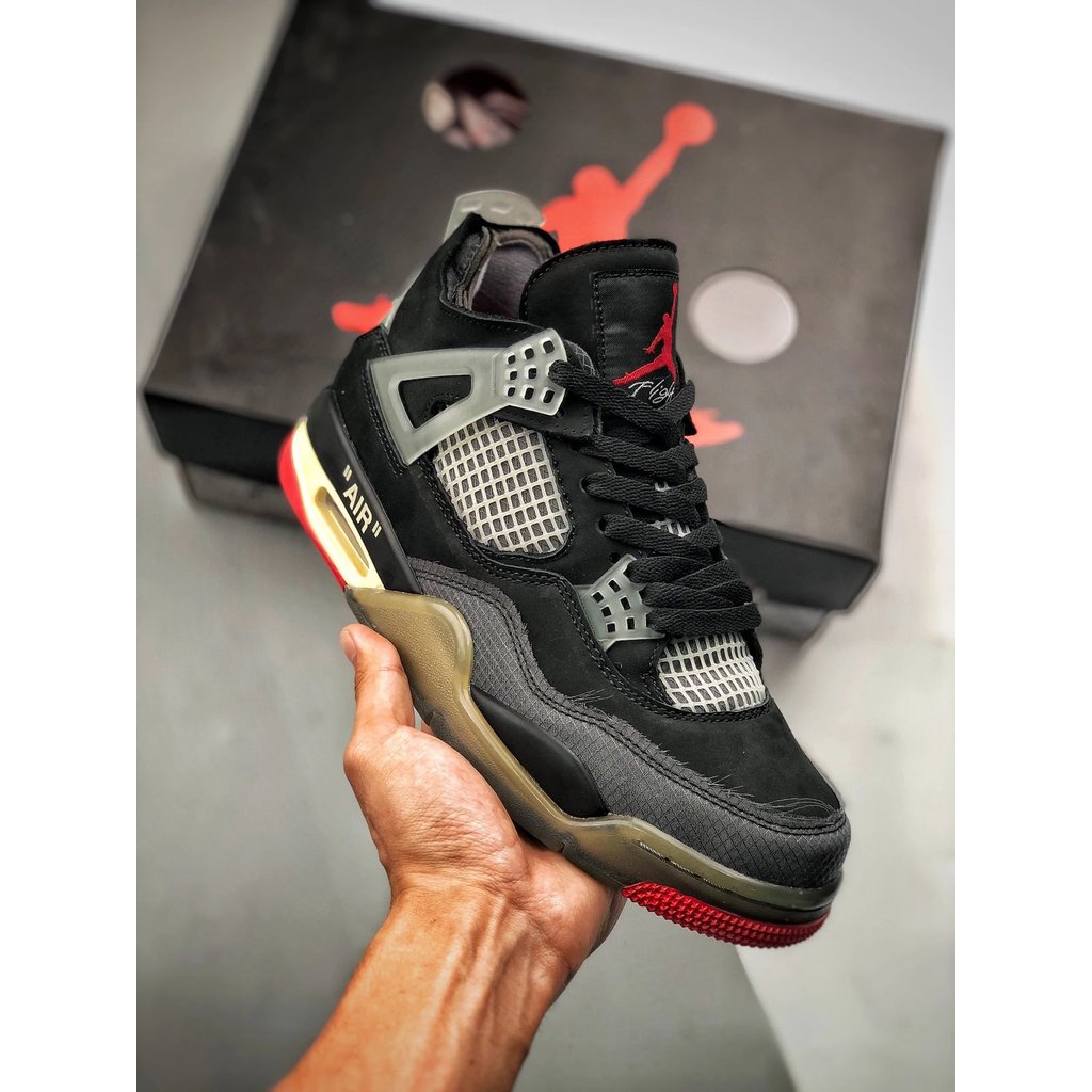OFF-White x J 4 "Bred"
OW Co-Branded Cicada Wings สีดํา เทา แดง