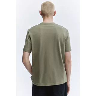 H&M(เอชแอนด์เอ็ม) เสื้อยืดคอกลมทรงปกติ ผู้ชาย 0685816_22
