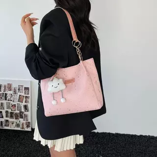 【พร้อมส่ง】กระเป๋าสะพายลายดาว ✨ แถมพวงกุญแจเมฆ น่ารัก ใส่ของจุ เบา ใช้งานได้ทุกวัน