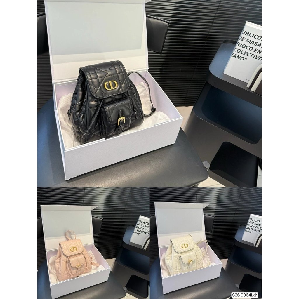 กระเป๋าเป้ใบเล็ก Dior ออกแบบสำหรับฤดูใบไม้ร่วงและหนาว มาพร้อมโลโก้และด้ามทองย้อนยุค