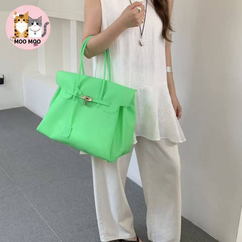 ไซส์ใหญ่!Kiikii สไตล์เดียวกัน 2026 สไตล์ใหม่ PVC Jelly Bag กระเป๋าโท้ทความจุขนาดใหญ่แบบพกพาไหล่ Dual-use กันน้ําความรู้สึกระดับไฮเอนด์!