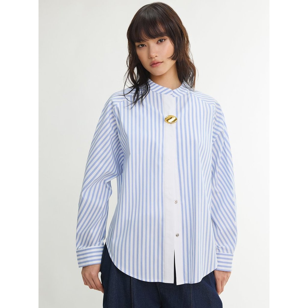 [Pomelo] เสื้อเชิ้ตลายทางไม่สมมาตรพร้อมกระดุม / Asymmetric Stripe Button Detail Shirt — صورة 3