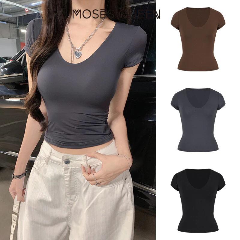 < MOSESQUEEN > มอสส์ ราชินี เสื้อยืดแขนสั้นคอยูดีไซน์เข้ารูปเน้นไหล่สร้างรูปเงาบางเหมาะกับชั้นฐานด้านบน #63575