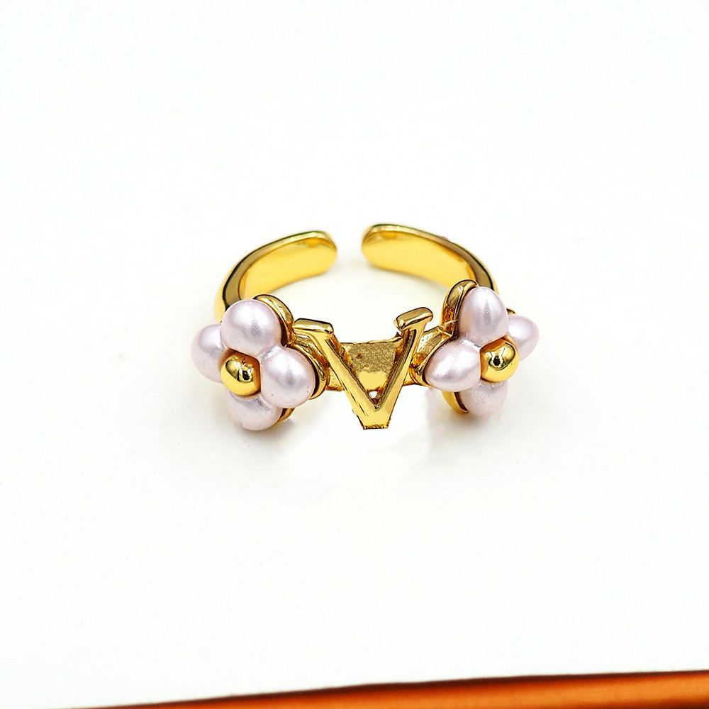 V Letter Double Four-Leaf Flower Pearl Open Ring Ladies Flower Pearl Ring