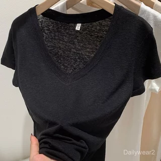 Dailywear พร้อมส่ง ✨เสื้อครอปแขนสั้นสีขาวทรงหลวมสบาย เหมาะสำหรับฤดูร้อน ดีไซน์คอวีเก๋ ช่วยให้ดูผอมเพรียว