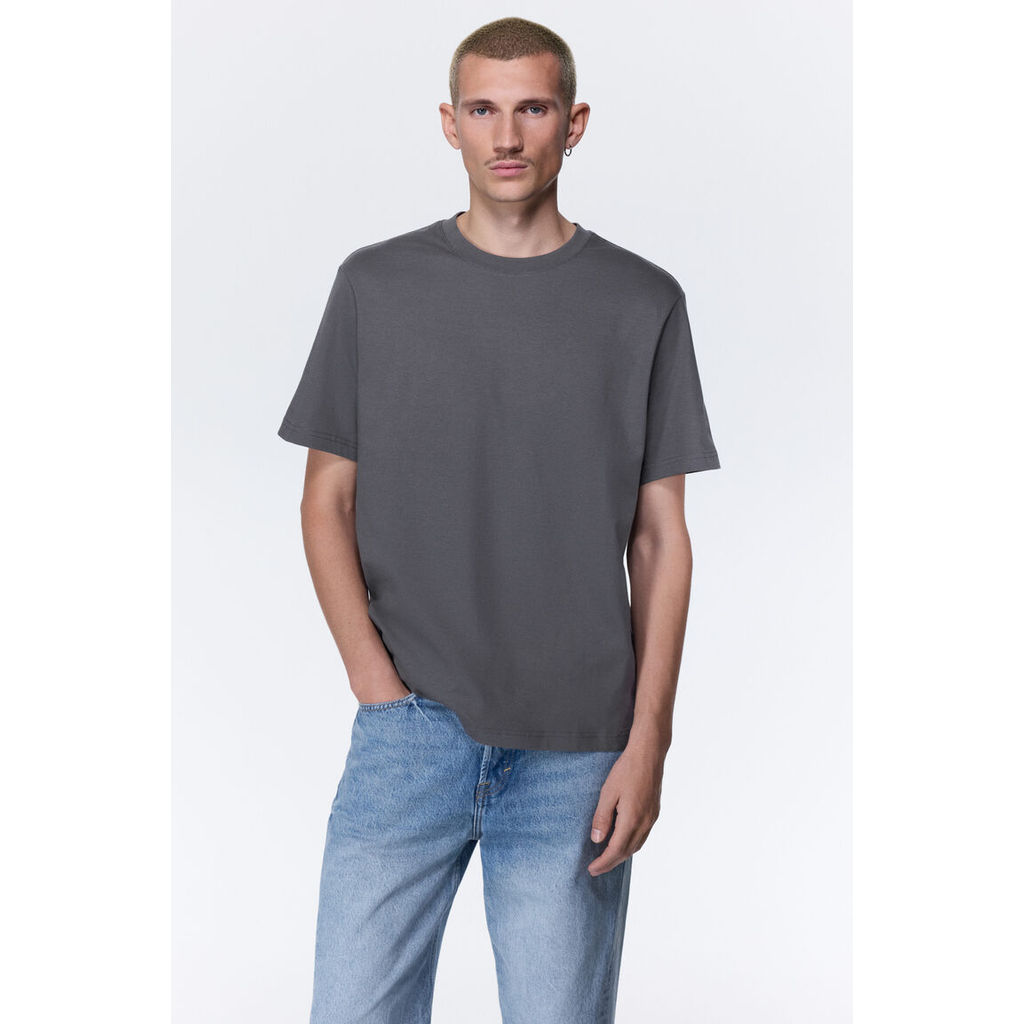 H&M(เอชแอนด์เอ็ม) เสื้อยืดคอกลมทรงปกติ ผู้ชาย 0685816_5