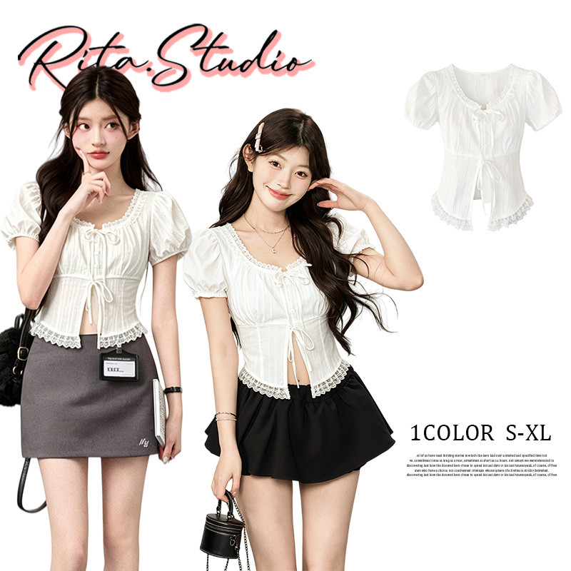 Rita พร้อมส่ง🍒เสื้อครอปสีขาว แขนตุ๊กตา แต่งลูกไม้ ผูกโบว์หน้า สไตล์เกาหลี น่ารัก แฟชั่นผู้หญิง ไซส์ S-XL รุ่นฮิต