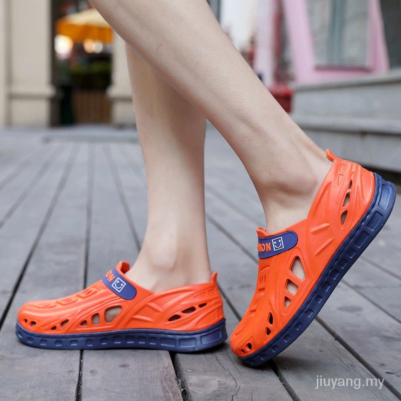 SE8 จัดส่งรวดเร็ว Sandals Men Hole Shoes Crocks Shoes Rubber Clogs For Men 0fr6