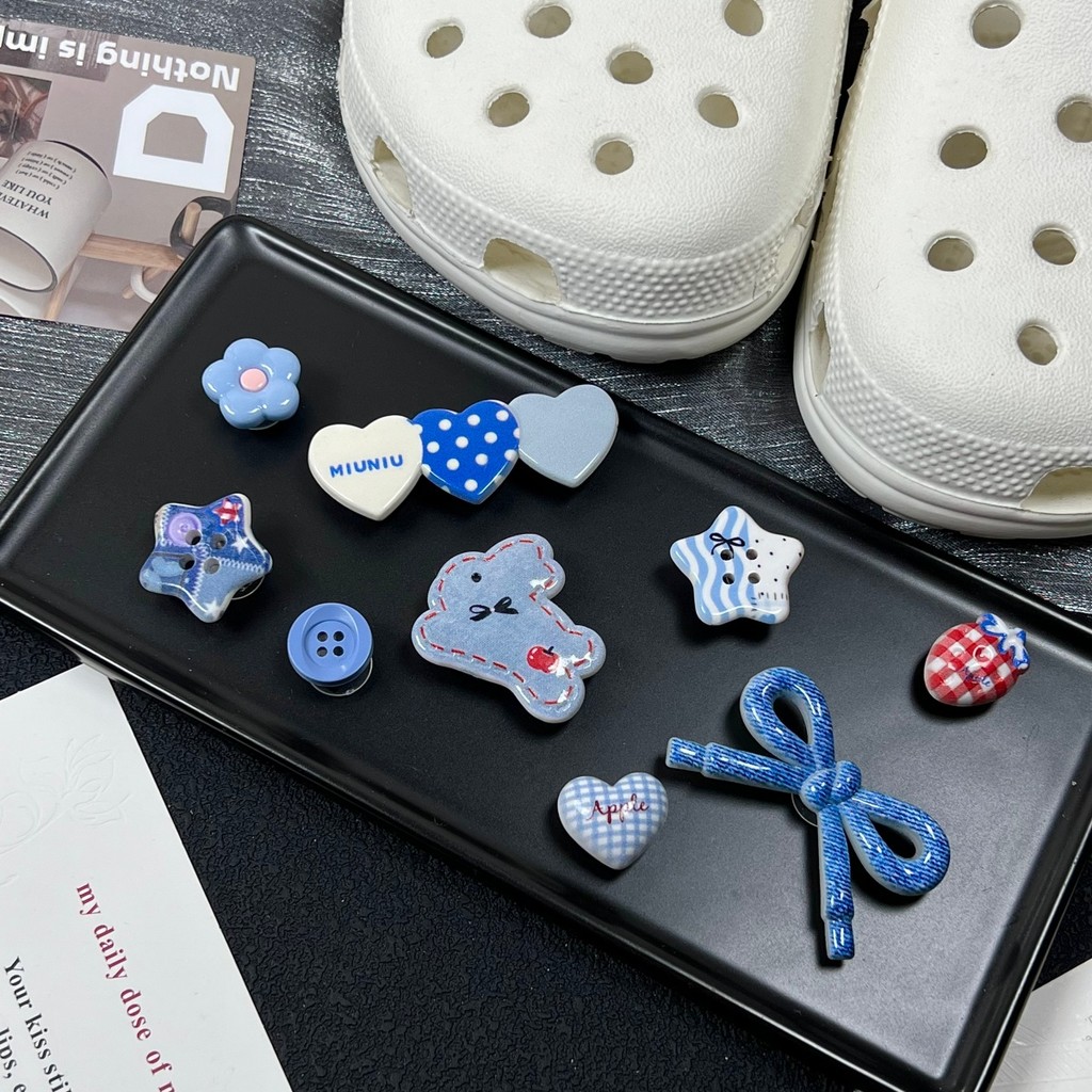jibbitz เกาหลี jibbitz crocs ของแทั รองเท้าแฟชั่นใหม่ ลายเดนิม กับโบว์กระต่าย ออกแบบสำหรับ Crocs