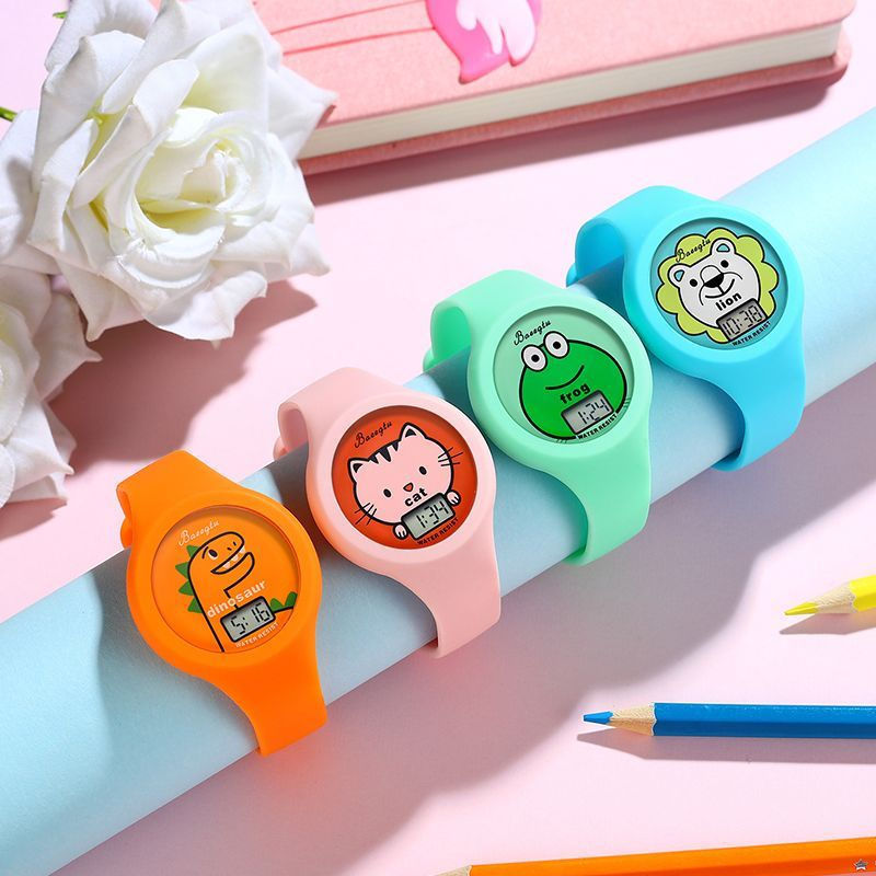 JUA Children's watch for girls2Year-Old Cartoon4Cute light-up toy bracelet with electronic watch for