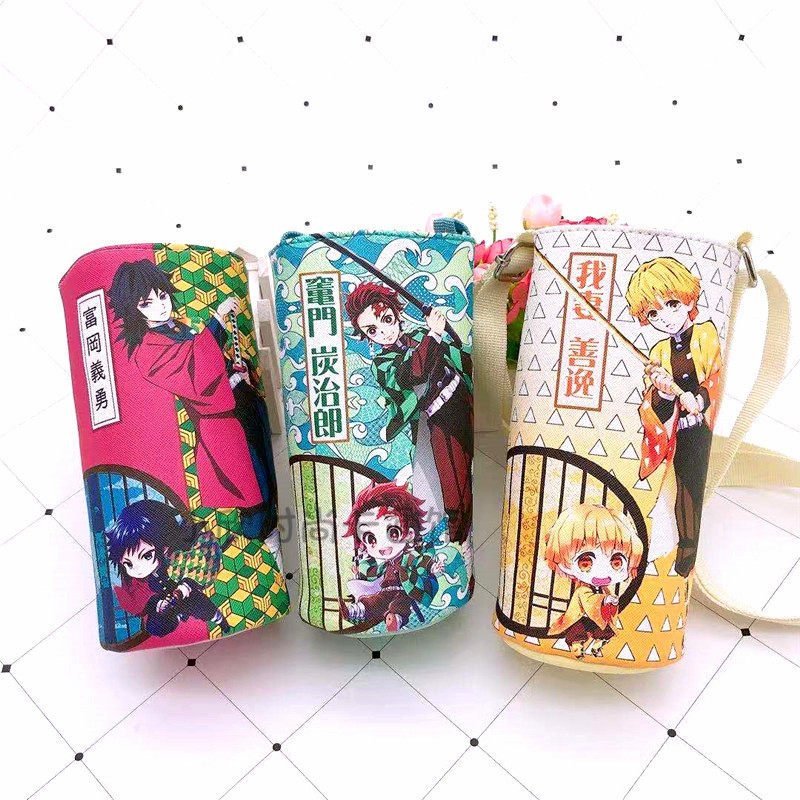 Anime Demon Slayer ถ้วยกระเป๋าการ์ตูนเด็ก Diagonal Thermos ถ้วยป้องกันถ้วยแบบพกพากลางแจ้ง Shock-proo