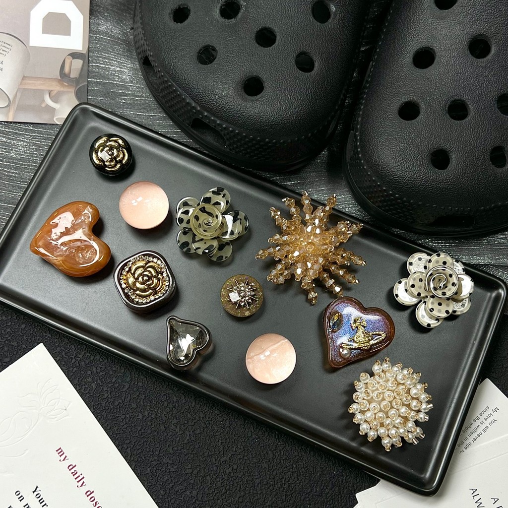 jibbitz crocs crybaby jibbitz crocs ของแทั DIY ตกแต่งรองเท้า คริสตัลและดอกไม้ สไตล์หรู สำหรับCrocsแล