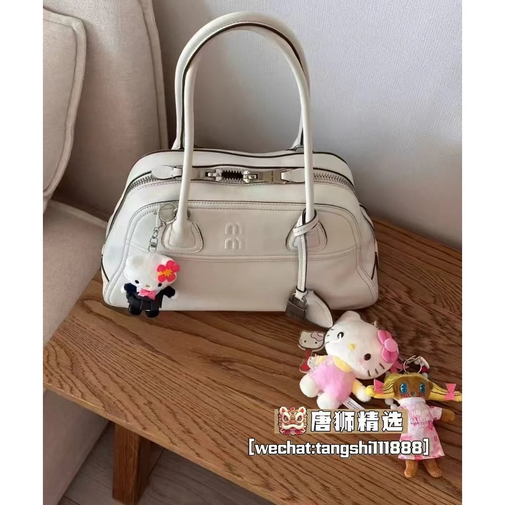 [Tangshi Channel Goods] miu vivant Distressed Retro Bowling Bag Miu Bowling Bag กระเป๋าถือกระเป๋าผู้