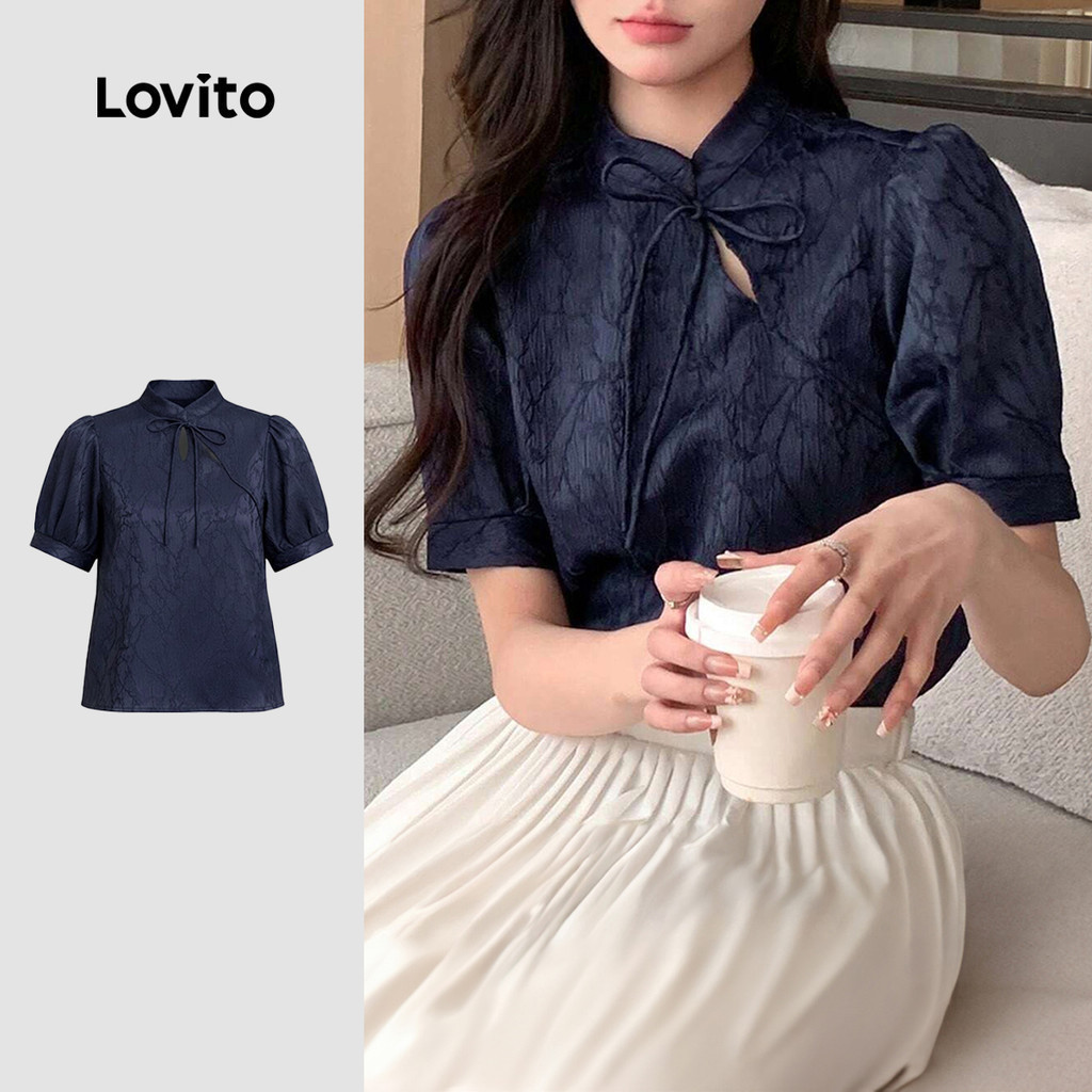 Lovito เสื้อเบลาส์ออกงานสุดหรู สไตล์จีนใหม่ ทรงไม่สมมาตร สีน้ำเงินเข้ม สำหรับผู้หญิง เหมาะสำหรับฤดูใบไม้ผลิ/ฤดูร้อน LK2ED208