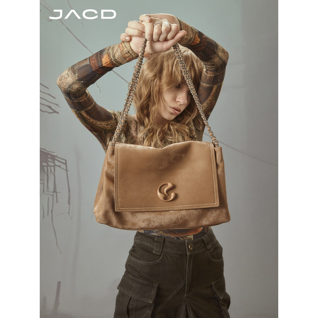 JACD [สไตล์เดียวกันกับ Zhang Miaoyi] กระเป๋าสีน้ําตาลหญิงความจุขนาดใหญ่กระเป๋าเดินทางสไตล์ใหม่กระเป๋