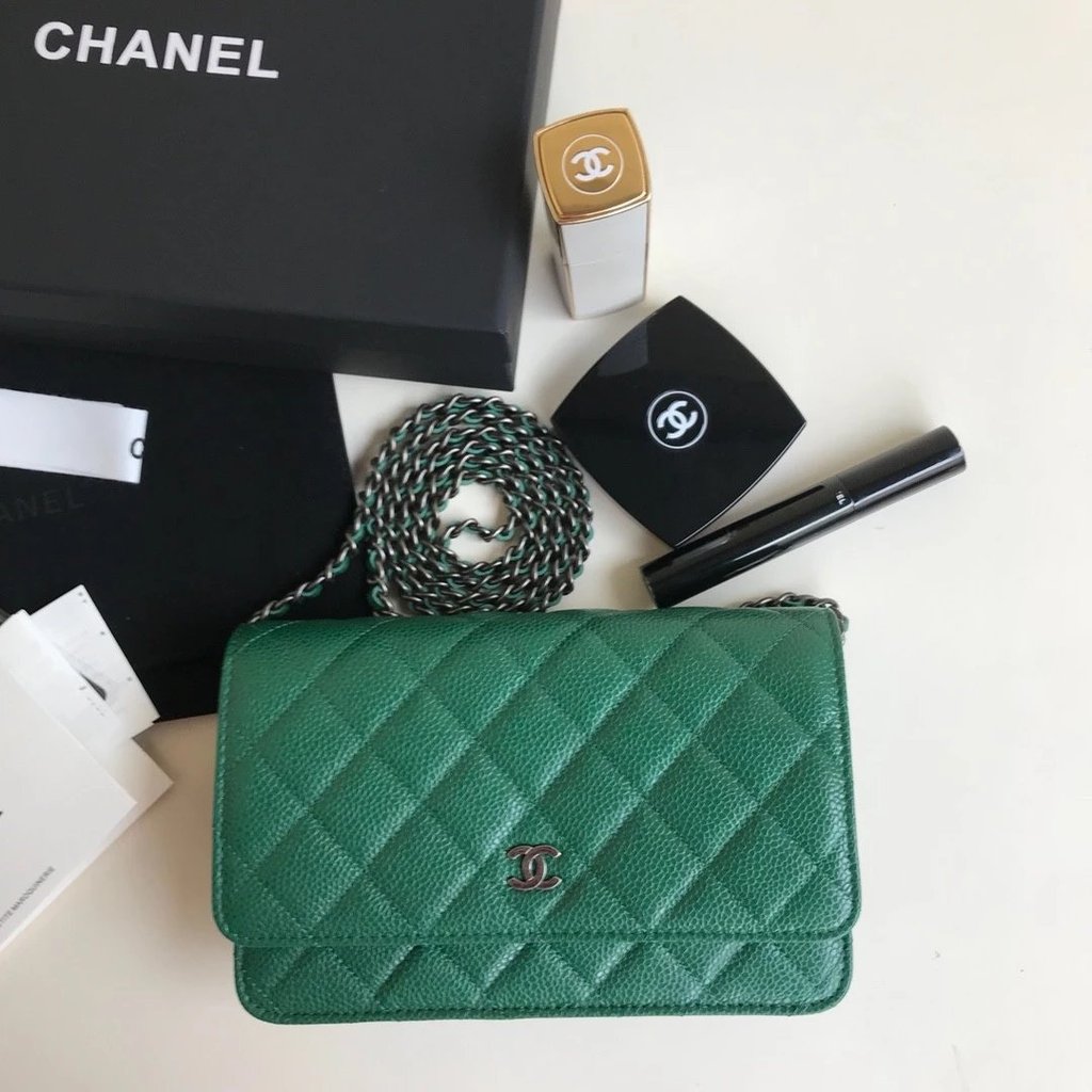 CHANEL กระเป๋าขวางสายโซ่ มรกตและเพชร ออกแบบโชคลาง